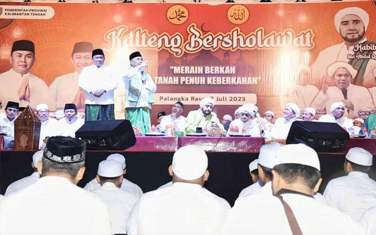 Kalteng Bersholawat Bersama Habib Syech Doakan Negeri