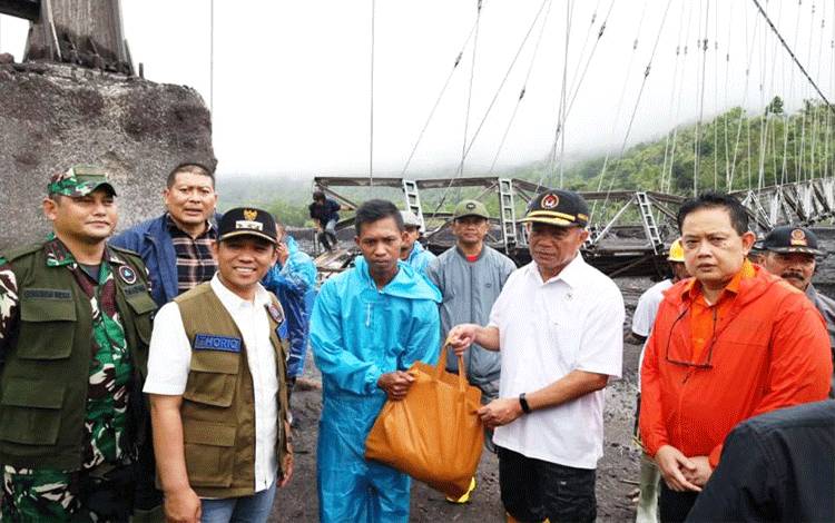 Pemerintah Pastikan Logistik Warga Terisolir Lahar Dingin Semeru Aman