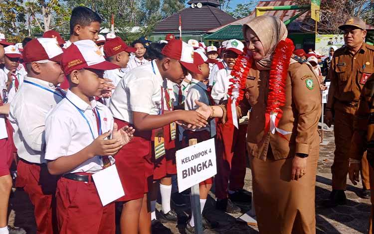 Wabup Kotim Imbau Sekolah Tak Wajibkan Peserta Didik Beli Seragam di Satuan Pendidikan?