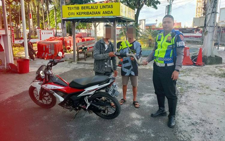 Satlantas Polresta Palangka Raya Razia Pengendara Knalpot Bising