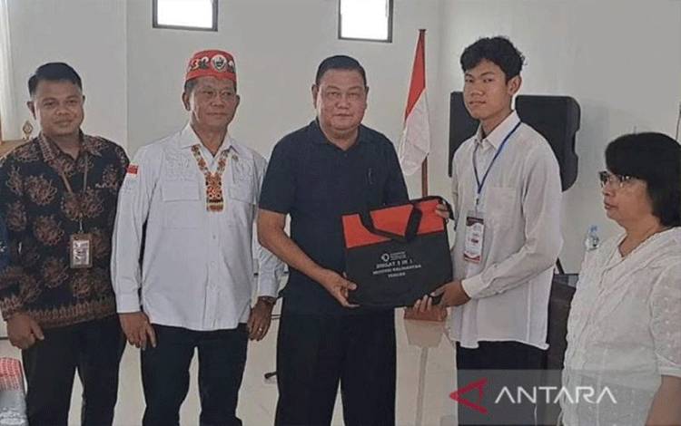 Pemkab Gunung Mas Majukan Usaha Batik Cap Motif Kalteng