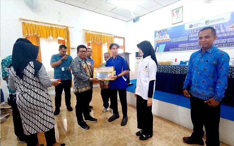 BLK Barito Utara Gelar Pelatihan Menjahit dan Desainer Grafis Muda