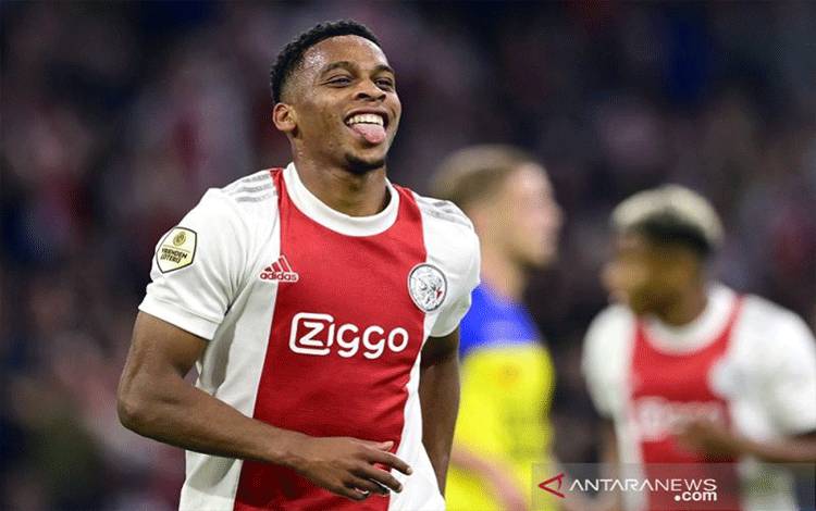 Arsenal Resmikan Pembelian Anyar Jurrien Timber dari Ajax