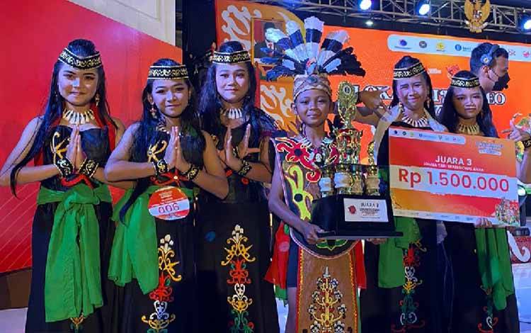 SSB Dandang Tingang Gunung Mas Sabet Juara 3 Kategori Anak Lomba Tari Tradisional Tingkat Kalteng