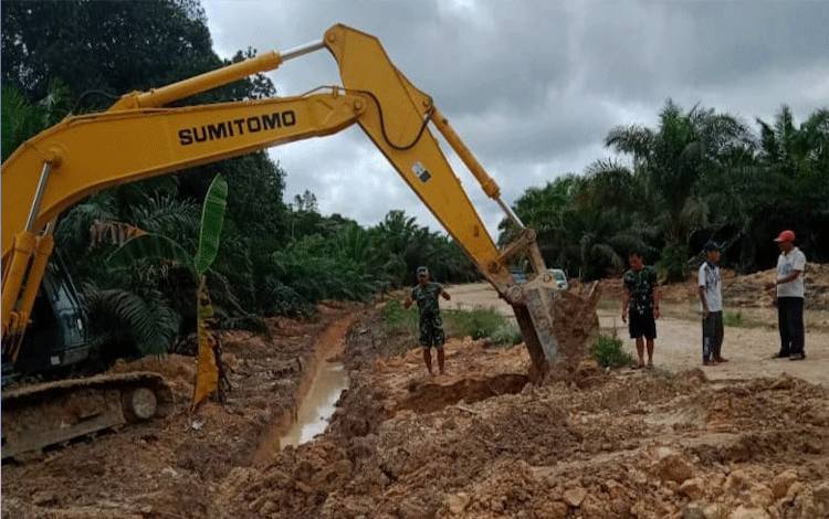 Dua Unit Ekskavator Diturunkan pada TMMD 2023 di Lamandau