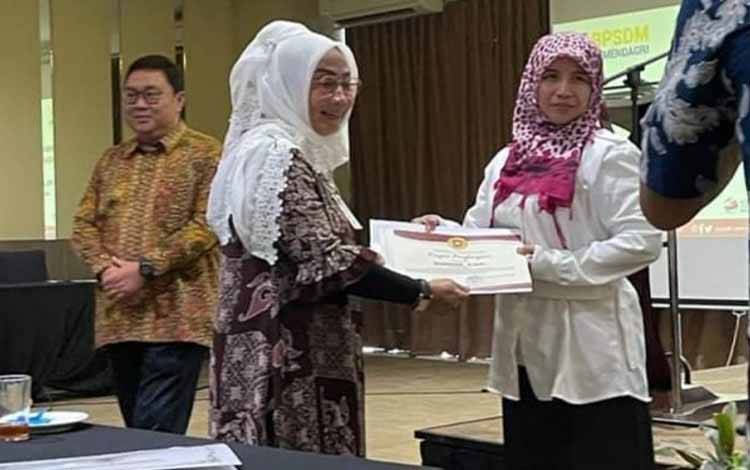 Pegawai BPPRD Kapuas Ini Raih Peringkat Terbaik Pertama pada Diklat Optimalisasi Pajak dan Retribusi