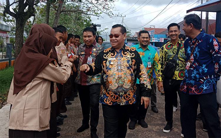 Ini Tanggapan Bupati Kotim Terkait Polemik Zonasi dan Isu Pungli PPDB