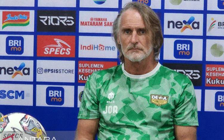 Riekerink Sebut Dewa United Berhasil Maksimalkan Kelemahan Persik