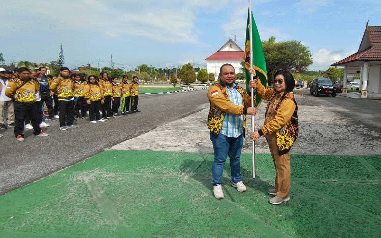 Wakil Bupati Lepas Kontingen Kabupaten Gunung Mas Ikuti Porprov Kalteng 2023