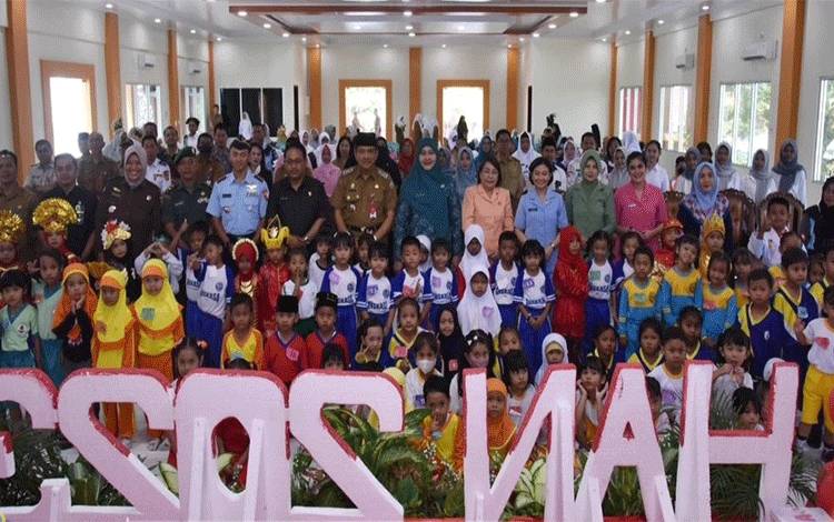 Pj Bupati Kobar : Ajak Wujudkan Generasi Emas pada Peringatan Hari Anak Nasional 2023