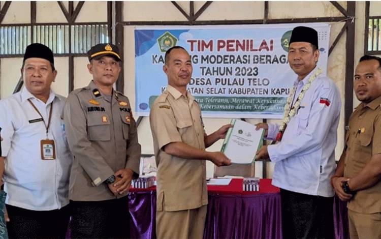 Masyarakat Desa Pulau Telo Sambut Antusias Kedatangan Tim Penilai KMB Kabupaten Kapuas
