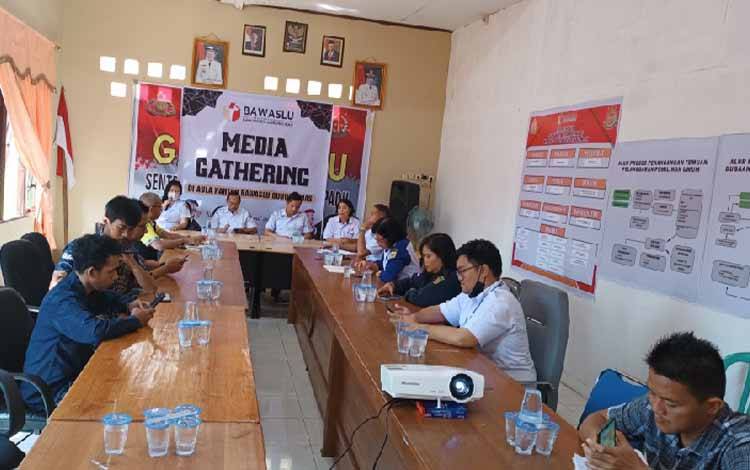 Bawaslu Gunung Mas Gelar Media Gathering Sarana Sosialisasi