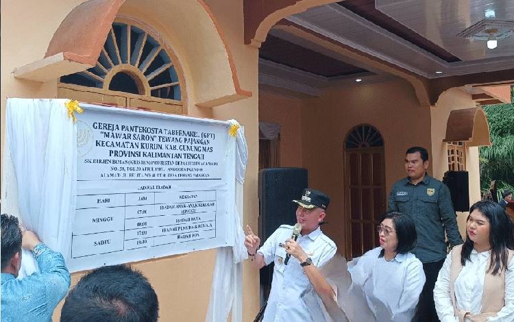 Bupati Gunung Mas Resmikan GPT Mawar Saron Tewang Pajangan