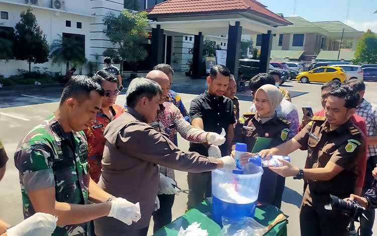 Ini Pesan Kajari Palangka Raya Usai Musnahkan Barbuk 80 Perkara