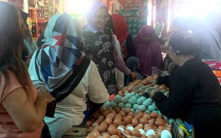 Ketua TP-PKK Kalteng Tinjau Cek Stabilitas Harga !?