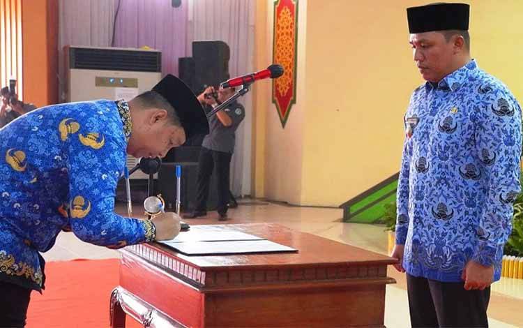 Bupati Lamandau Lantik 80 Pejabat Fungsional dan 56 PPPK  ?