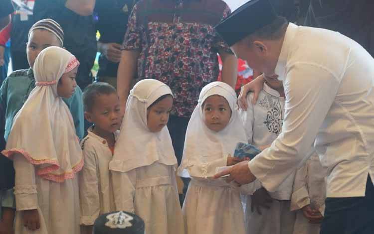 Sugianto Sabran Ajak Anak Panti Asuhan Doakan Kalteng Semakin Berkah