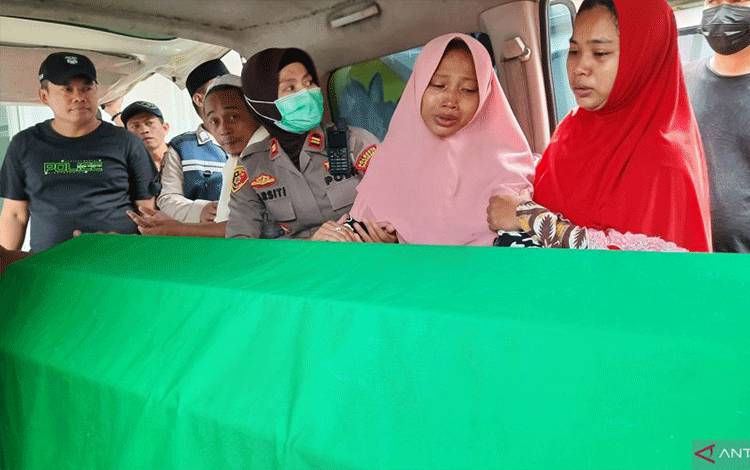 Seorang Ayah Aniaya Anak 8 Tahun Hingga Meninggal