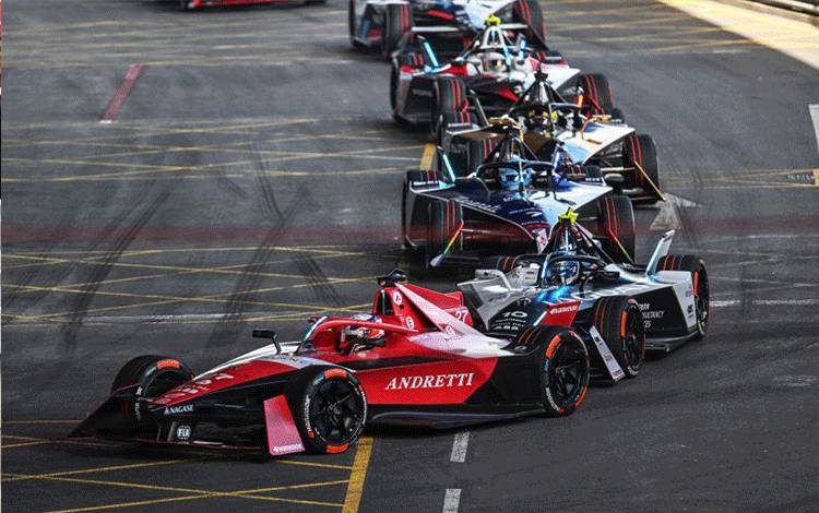 Dennis Raih Gelar Juara Dunia Formula E Musim Sembilan di Inggris