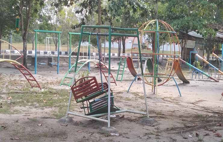 Fasilitas Tempat Bermain Anak di Komplek Lapangan Sport Center Kasongan Banyak Rusak