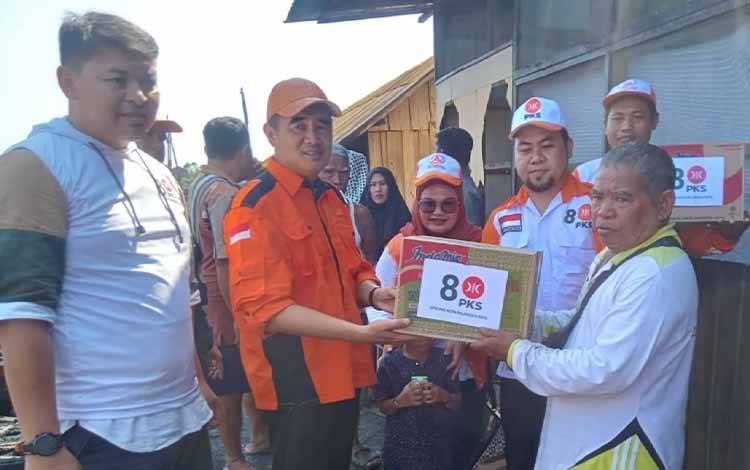 Relawan PKS Bantu Warga Terdampak Kebakaran di Palangka Raya
