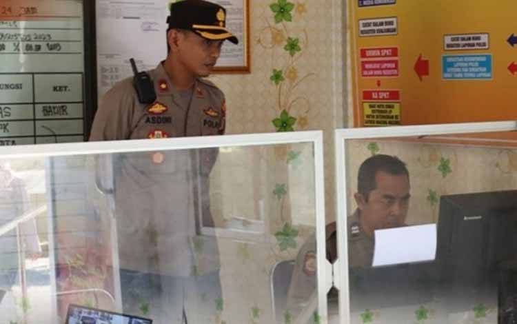 Wakapolres Kapuas Tinjau Pelayanan SPKT Polsek Selat