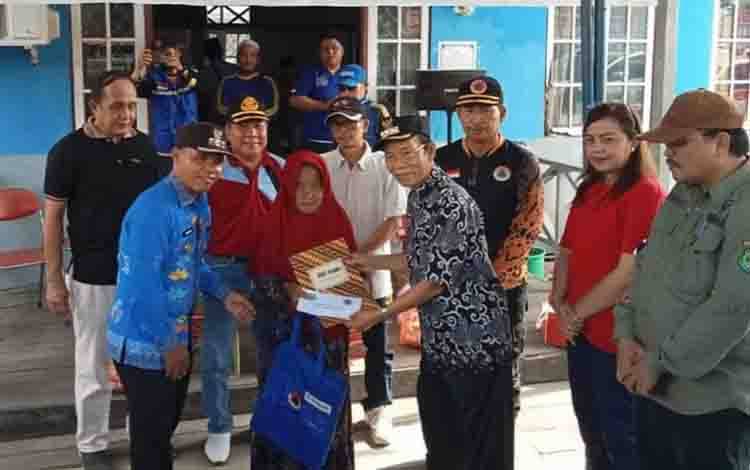 Warga Terdampak Kebakaran Rumah di Selat Hulu Terima Bantuan