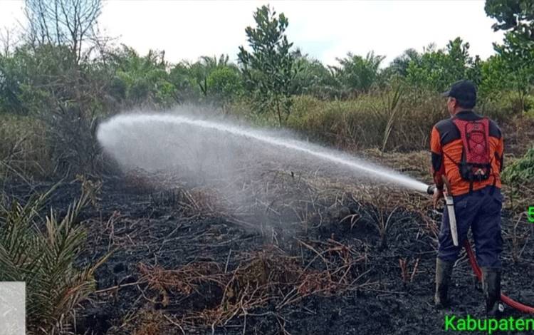 Dalam Sehari, Tim TRC BPBD Kobar Padamkan Kebakaran Lahan di Dua Titik Lokasi