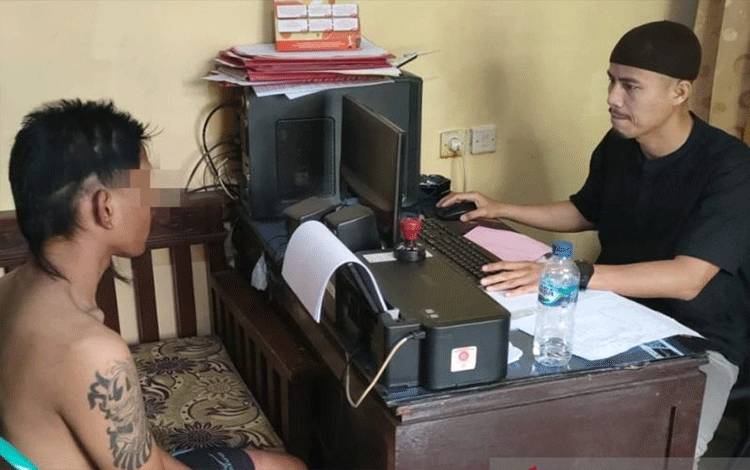 Polisi Tangkap Pria Bertato Keroyok Anak Perempuan Bawah Umur
