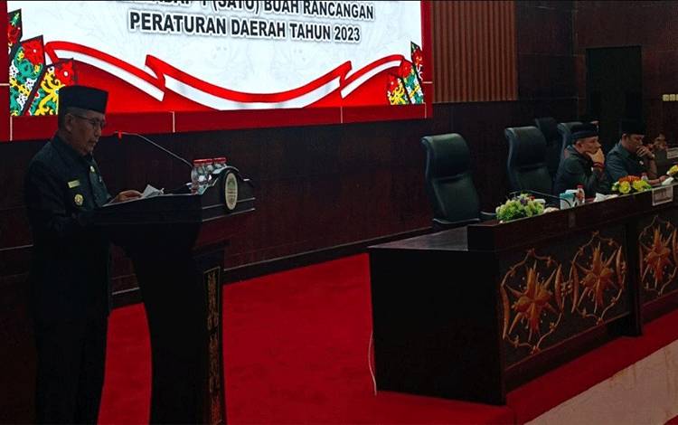 Pemkab Murung Raya Sampaikan Jawaban terhadap Pandangan Umum Fraksi