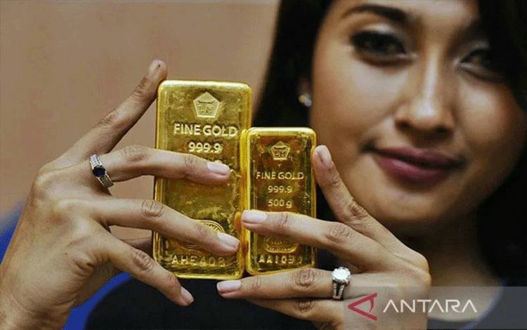 Emas Tergelincir Karena Imbal Hasil Obligasi AS Naik, Dolar Menguat