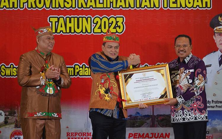 Sekda Kalteng Harap Desa/Kelurahan Sadar Hukum Kalteng Terus Bertambah