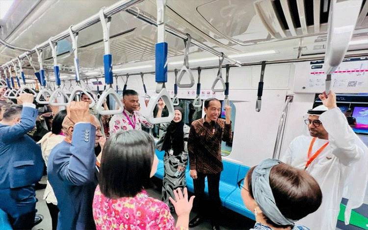 Jokowi Penuhi Permintaan Dubes Asing Jajal Kereta Cepat Bulan Depan