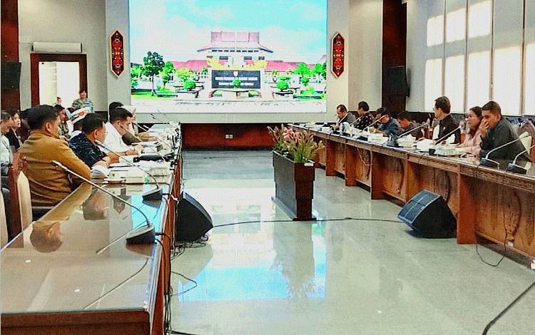 Pansus DPRD Bahas Performan Profile 3 BUMD Kalteng