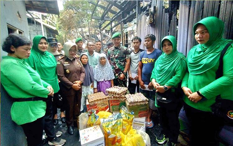 Dua Kasus Kebakaran Dalam Semalam di Barito Utara, Dandim dan Kajari Serahkan Bantuan