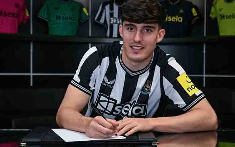 Newcastle United Umumkan Transfer Tino Livramento dari Southampton