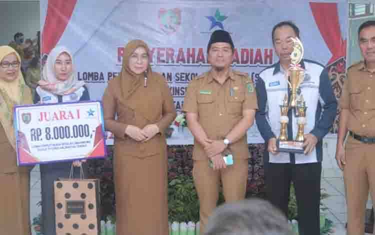 SMAN 1 Palangka Raya Menangkan Lomba Perpustakaan Dispusip Kalteng
