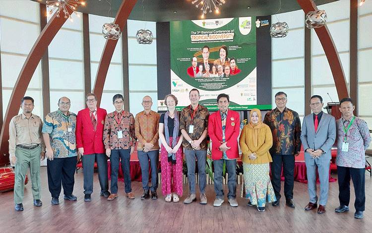 Ketua Prodi S2 S3 Pengelolaan SDA dan Lingkungan SPs USU Ikuti Acara The 3rd Biennial Conference of Tropical Biodiversity