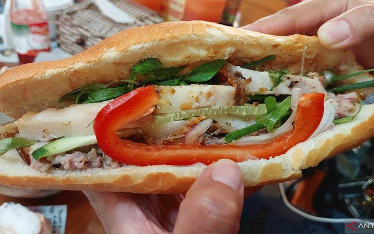 Menikmati Panganan Banh Mi di Vietnam
