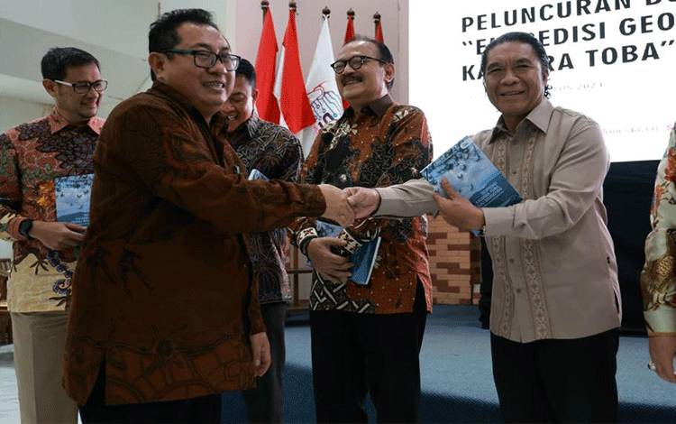 Erros Djarot: Enggak Usah Merengek-Rengek ke Kemenkominfo