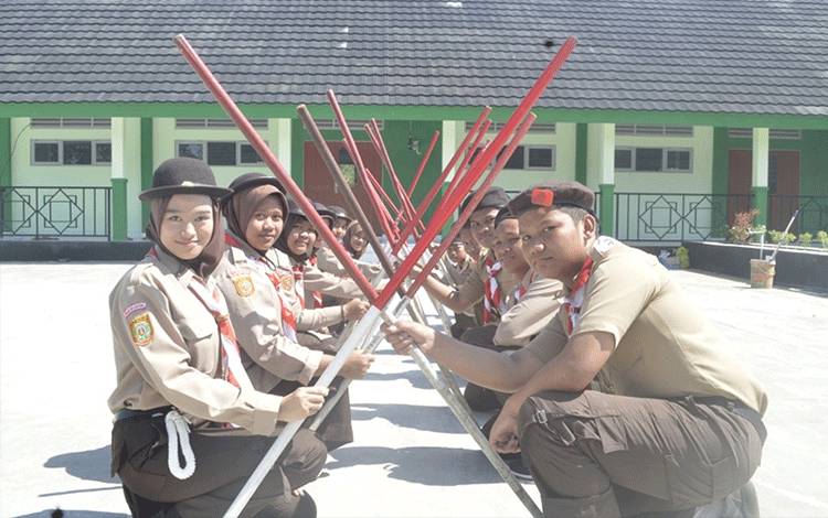 Tim MTsN 2 Kapuas Ikut Ramaikan Perkemahan HUT ke 62 Pramuka