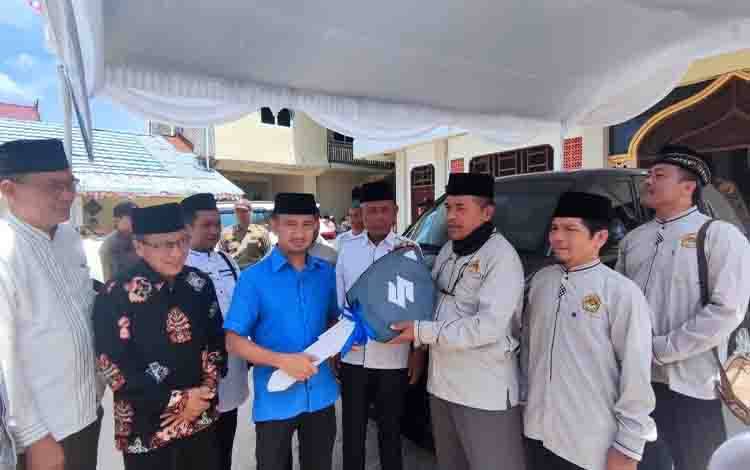 Wali Kota Palangka Raya Hibahkan Mobil Operasional ke LDII Palangka Raya  ?