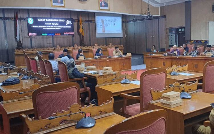 Laksanakan Mandat KPK, Inspektorat Kotim Sosialisasikan Anti Korupsi Kepada Anggota Dewan