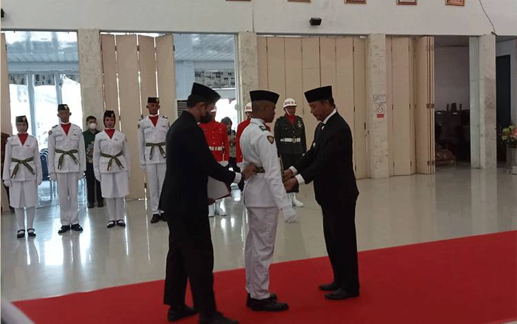 Bupati Sukamara Kukuhkan Anggota Paskibra