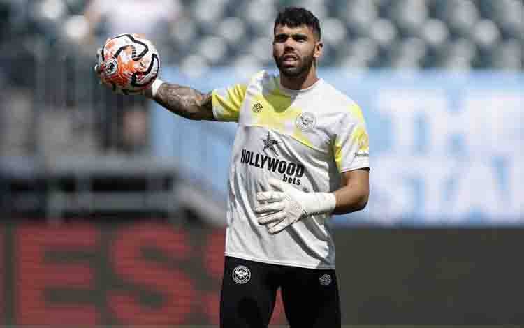 Arsenal Resmi Pinjam David Raya dari Brentford Selama Satu Musim