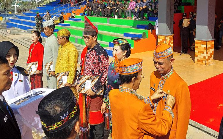 Momen HUT ke-78 RI, 195 PNS Kapuas Terima Penghargaan Satyalencana Karya Satya