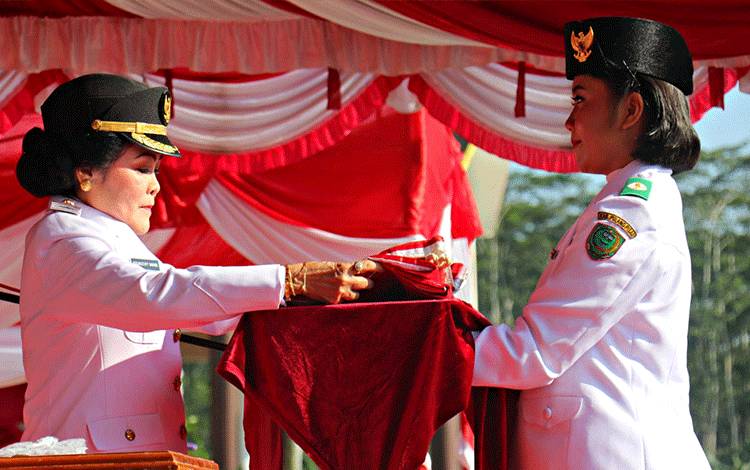 Pudjirustaty Narang Pimpin Upacar HUT ke-78  RI di Pulang Pisau