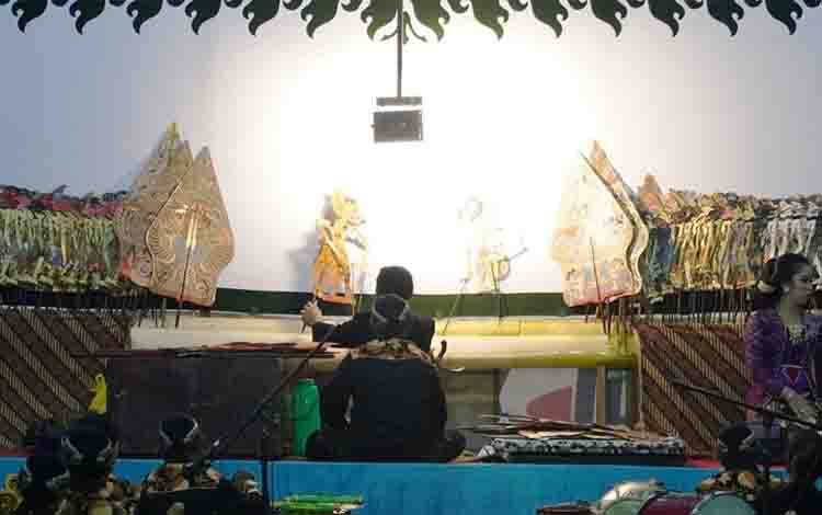 Pagelaran?Wayang Kulit?Sebagai Bentuk Merawat Seni dan Budaya di Lamandau  ?