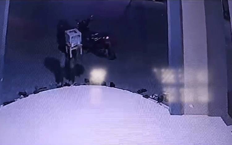 Pencuri Kotak Amal Beraksi di Masjid Nurul Anwar Sampit saat Jamaah Solat Subuh