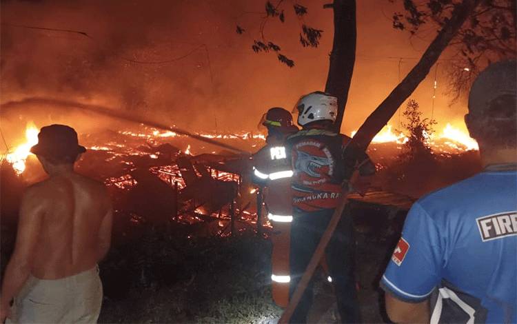 Habis Salat Dengar Bunyi Pletek-Pletek, Rumah Tetangga ternyata Terbakar